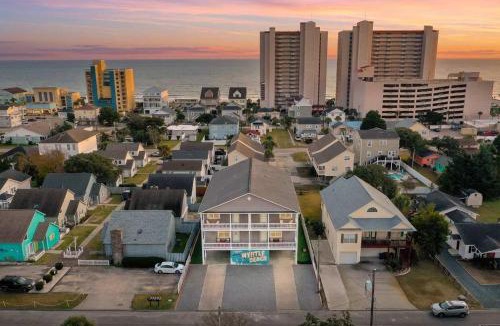 Crescent Beach House | The Most Epic Experience - Pro Golf Sim Sleeps 28
