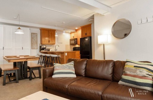 Panorama Condo | The Nordic Escape | Pool | Hot Tub | Pet Friendly