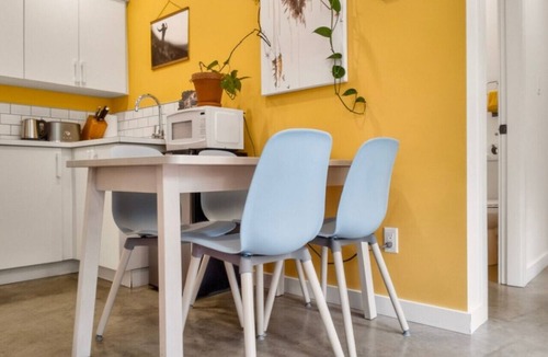 Ucluelet House | The Offshore Suite - Chill vibes close to downtown