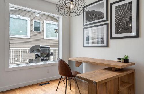 Sylvan Lake House | The Ohana Lakeside Retreat 4 Bedrooms & Tiki Bar