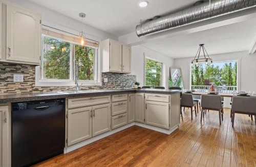 Sylvan Lake House | The Ohana Lakeside Retreat 4 Bedrooms & Tiki Bar
