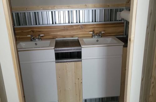 Radium Hot Springs Hostel | The Orchard Hostel Private Bunks