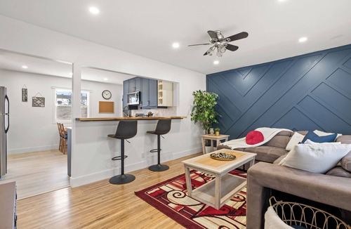 Northwest Calgary House | The Owl – Main Floor Suite Near Banff (Sleeps 7)