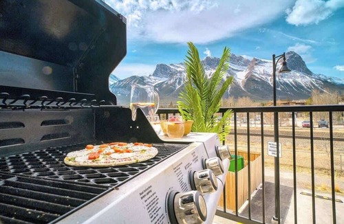 Canmore House | THE PEAKS-Stunning Panorama Mountain View Modern Luxury home with 3 parking lots