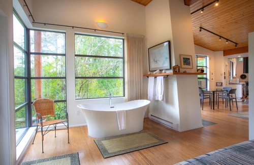 Madeira Park House | The Perch at Moon Dance