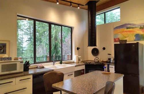 Madeira Park House | The Perch at Moon Dance
