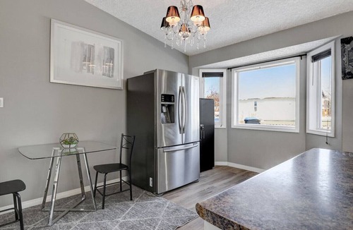 Grande Prairie House | The Perfect 5 Bed, 4 Baths, Mini gym, 2 Kitchens, 2 Living rooms