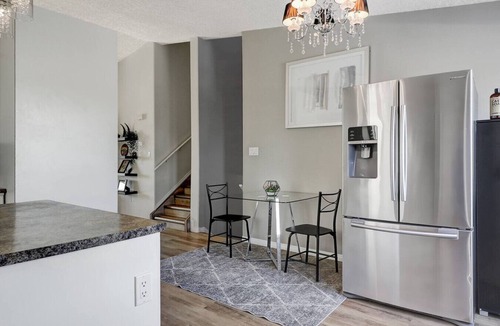 Grande Prairie House | The Perfect 5 Bed, 4 Baths, Mini gym, 2 Kitchens, 2 Living rooms