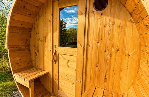 Muskoka Lakes Cottage | The Perfect Muskoka Getaway - Waterfront Sauna Fire Pit Ping Pong & Darts