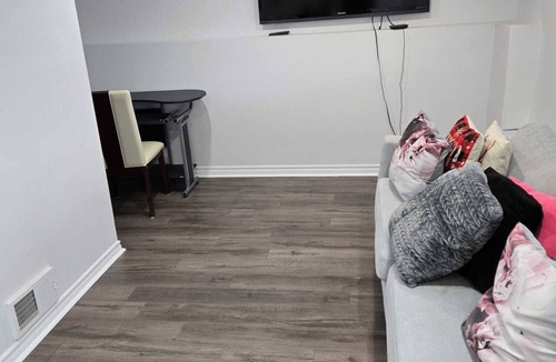 Chapel Hill South Apartment | The perfect Ottawa getaway