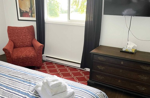 Bloomfield House | The Picton: Beautiful Couple's Getaway in PEC