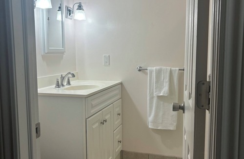 South Glengarry Apartment | The Pinegrove Retreat 4Privacy&Comfort (pets welcome)
