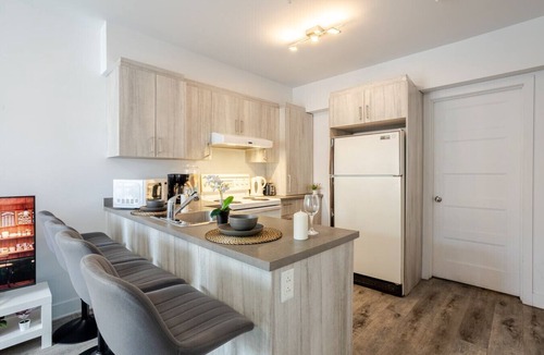 Pointe-Saint-Charles Apartment | The Prestige 3BR| Griffintown Views