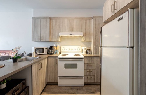 Pointe-Saint-Charles Apartment | The Prestige 3BR| Griffintown Views