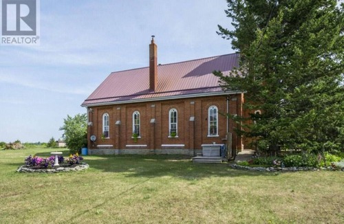 Rossmore House | The Prince Edward County Church, A Unique Escape.