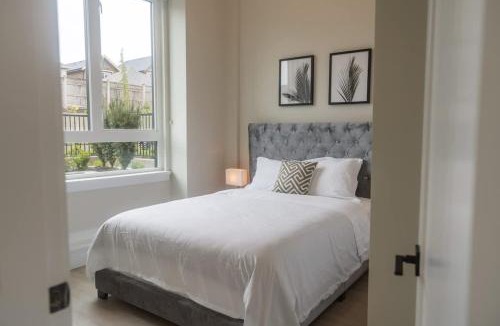 South Newton House | The Retreat Suite Free Parking
