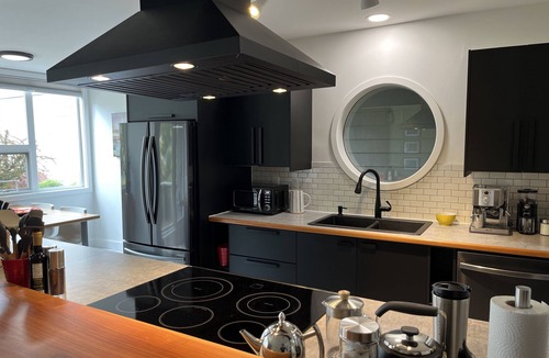 Courtenay Apartment | The River Apartment: Stylish apartment in a Riverfront complex.
