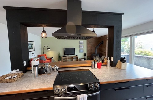 Courtenay Apartment | The River Apartment: Stylish apartment in a Riverfront complex.