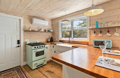 Queens House | The River Shack with Sauna