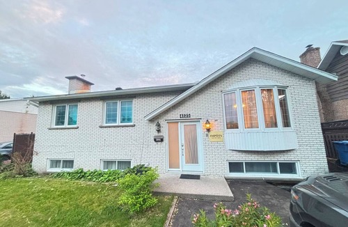Saint-Hubert House | The Sarana Retreat: Your Oasis of Relaxation