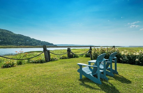 Baie-St-Paul House | the serenity of its panorama on cape, river, island and river