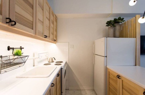 Milton Park Apartment | The Sherbrooke Suite 103