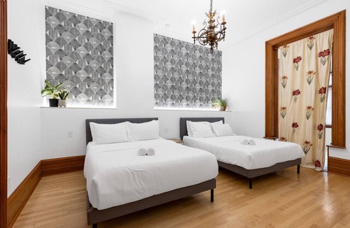 Milton Park Bed & Breakfast | The Spa Room - 2 Beds & Huge Private Bathroom MTL
