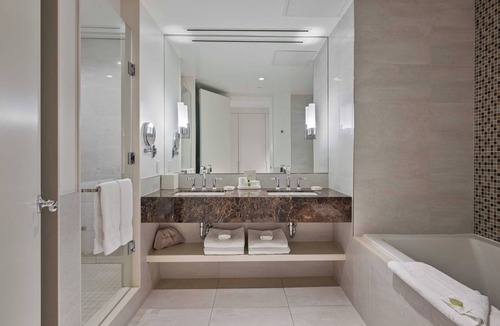 Toronto Entertainment District Hotel | The Sutton Place Hotel Toronto