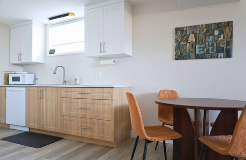 Cochrane Apartment | The Tower Inn - Central Apartment Newly Renovated