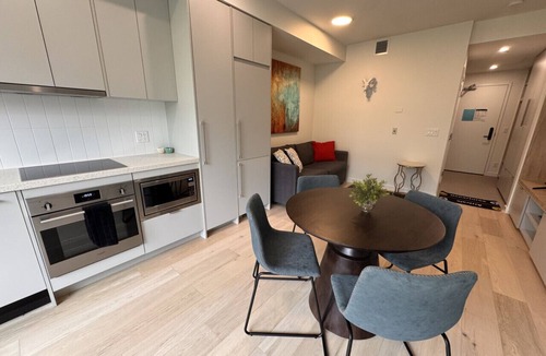 Rossland Apartment | The Traverse at RED Mountain - Ski-In Ski-Out Suite for Long Stays, Rossland BC