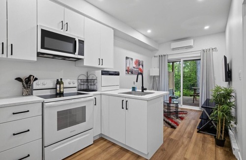 Gatineau Apartment | The Urban Hideaway | Stylish 1-Bedroom Apartment