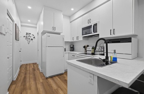 Gatineau Apartment | The Urban Hideaway | Stylish 1-Bedroom Apartment