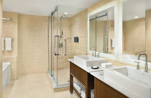 Richmond City Centre Hotel | The Westin Wall Centre, Vancouver Airport