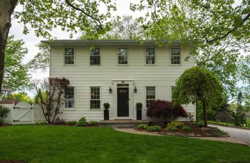 Queenston Villa | The White Haus