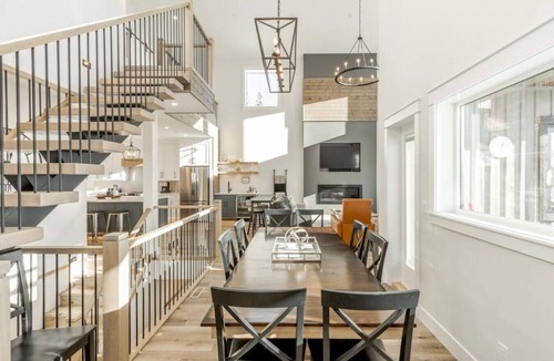 Big White Ski Resort House | The White Pearl - Luxury Chalet w/Mountain Views