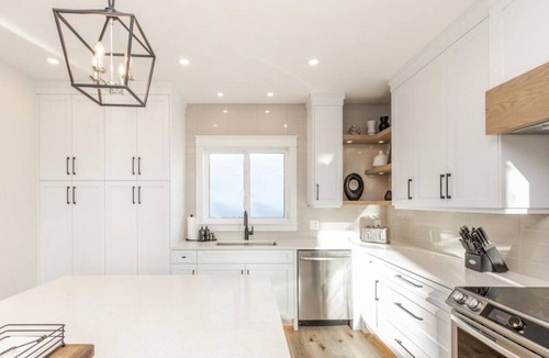Big White Ski Resort House | The White Pearl - Luxury Chalet w/Mountain Views