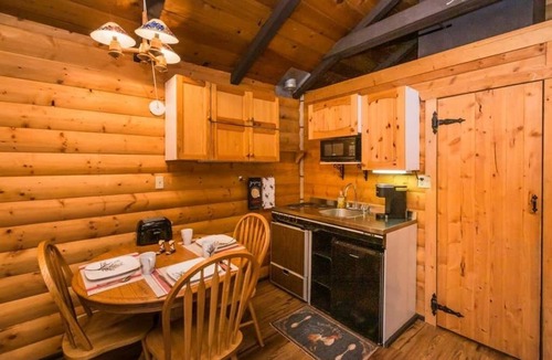 Division No. 11 House | The White Tail Cabin - Bear Creek Cabins