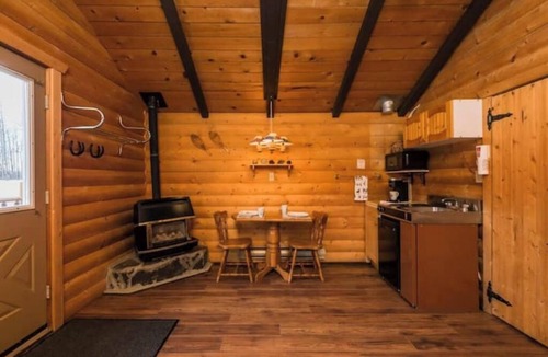 Division No. 11 Cabin | The Wolf Cabin - Bear Creek Cabins
