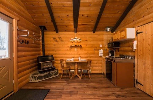 Division No. 11 Cabin | The Wolf Cabin - Bear Creek Cabins