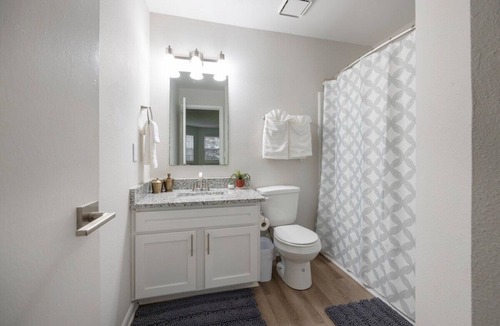 Carrboro Apartment | This apartment is a 2 bedroom(s), 2 bathrooms, located in Carrboro, NC.