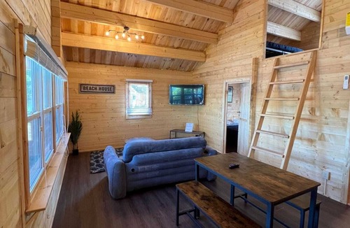 Seguin Cottage | This cottage is a 1 bedroom(s), 1 bathrooms, located in Parry Sound , on.