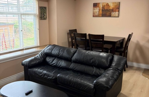 Queensborough Apartment | This is 2 bedroom suite , 22 mini driving from YVR, close to starlight casino