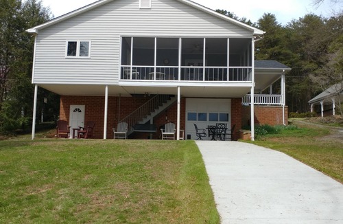 New London House | This Updated Home Has Everything!