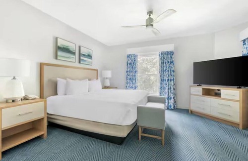 West Kissimmee Hotel | Thoughtfully Designed for Relaxing and Memorable Stays! Outdoor Pool!