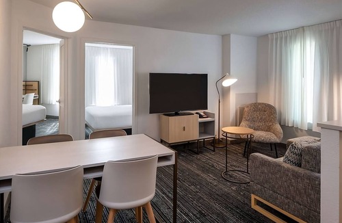 Falls Church Hotel | Three Modern 2BR Suites with Kitchen, Pet-friendly, Near Smithsonian Museum!
