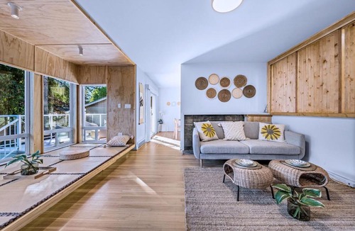 West Side House | Three-Tree Villa-Central Location