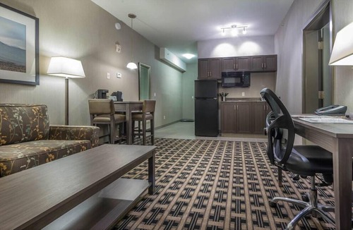 Fox Creek Hotel | Timber Ridge Inn and Suites
