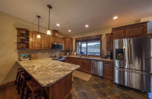 East Kootenay Apartment | Timberstone Ski-In/Ski-Out Retreat with Hot Tub