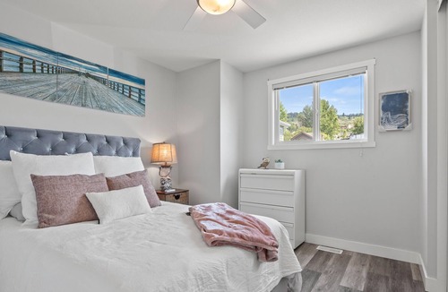 Vernon House | Tiny home · Swan Lake Tiny Home - Pool, Hot Tub & Lake access