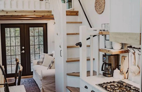 Bednesti House | Tiny House on the farm